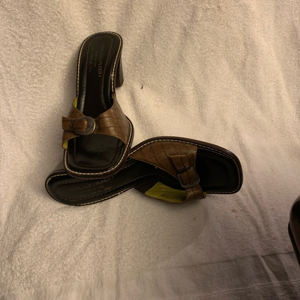 Women’s Donald J Pliner size 7 1/2 shoes